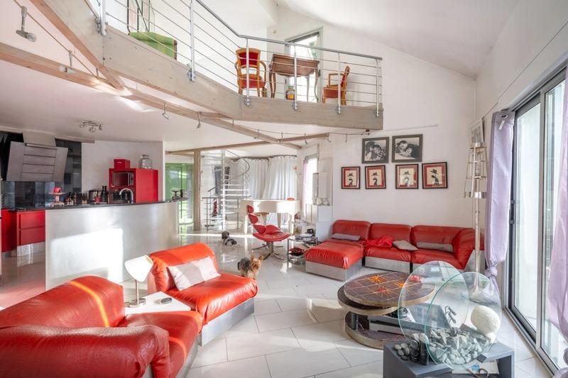 Maison - 360 m² - 8 pièces