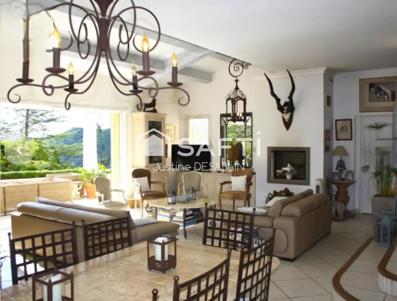 Maison - 195 m² - 6 pièces