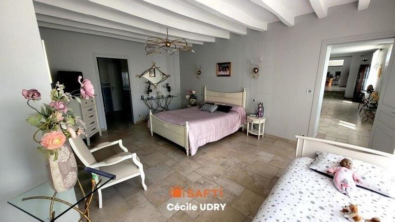 Maison - 415 m² - 12 pièces