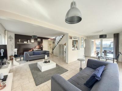 Maison - 170 m² - 6 pièces