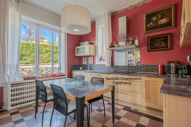 Maison bourgeoise - 230 m² - 8 pièces