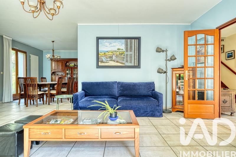 Maison - 220 m² - 9 pièces