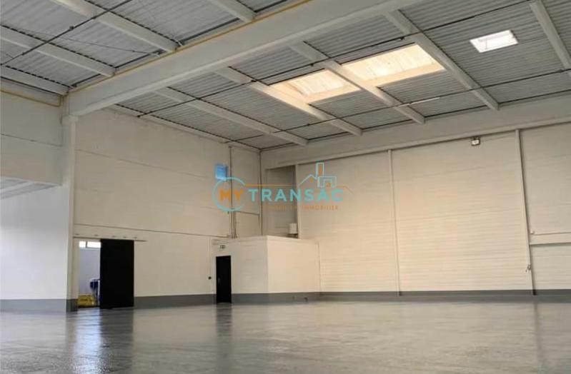 Local d'activités - 528 m²