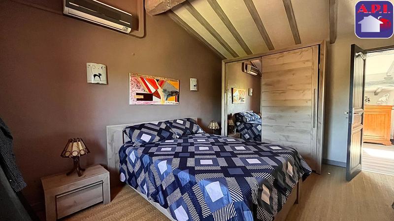 Maison - 220 m² - 5 pièces