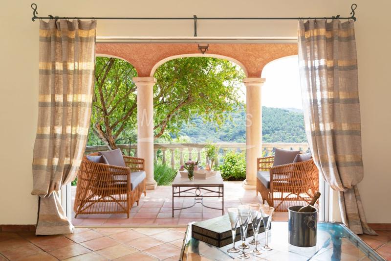 Propriété - 230 m² - 7 pièces