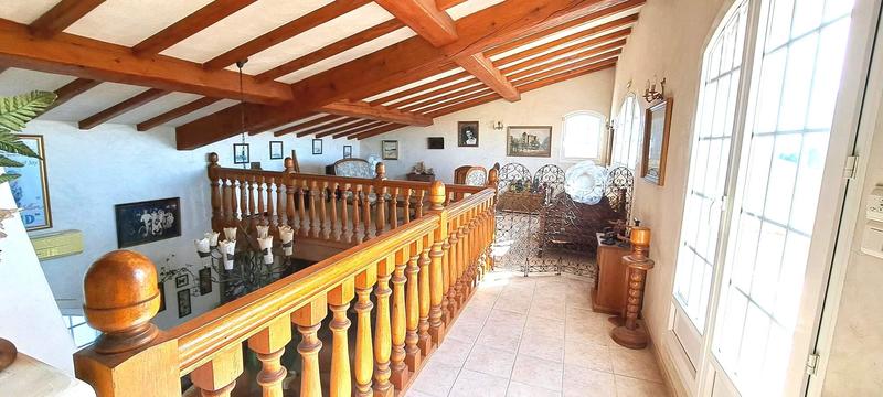 Propriété - 255 m² - 9 pièces