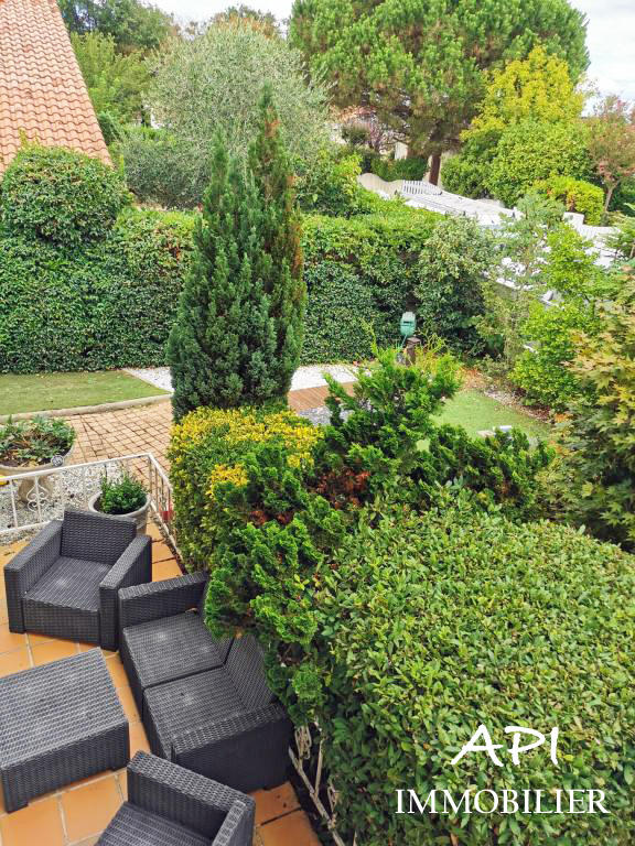 Maison - 200 m² - 7 pièces