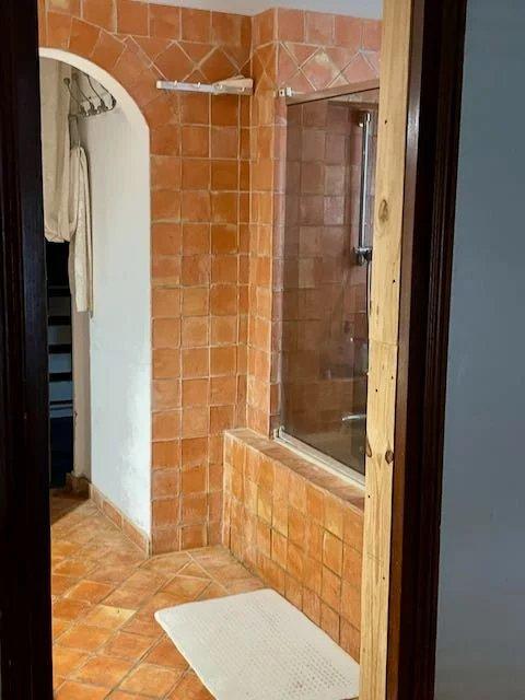 Maison - 240 m² - 7 pièces