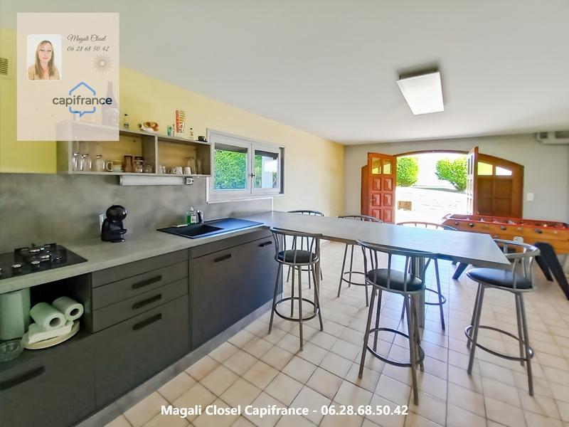 Maison - 216 m² - 9 pièces