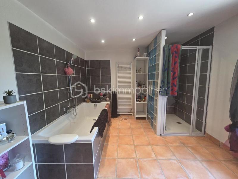 Maison - 277 m² - 6 pièces