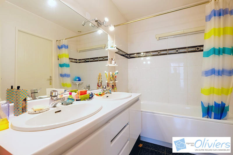 Maison - 171 m² - 7 pièces