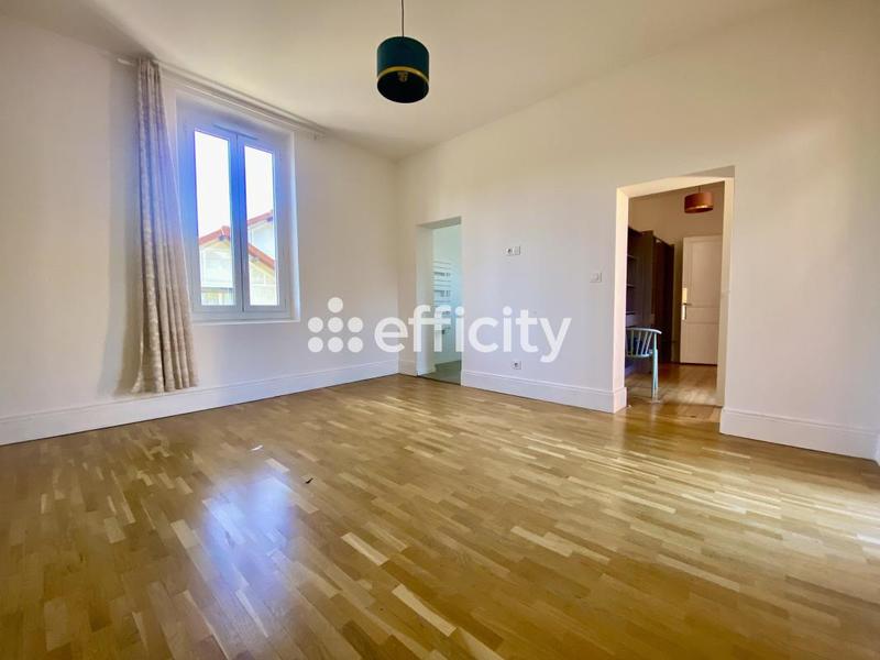 Maison de ville - 255 m² - 7 pièces