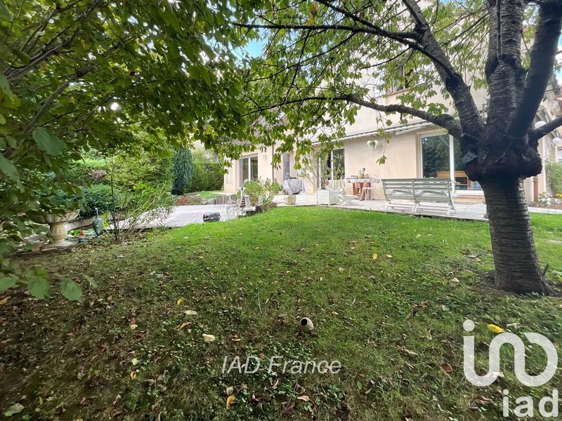 Maison - 232 m² - 9 pièces