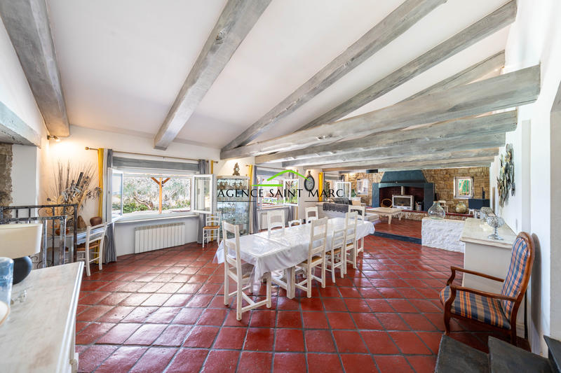 Maison - 208 m² - 5 pièces