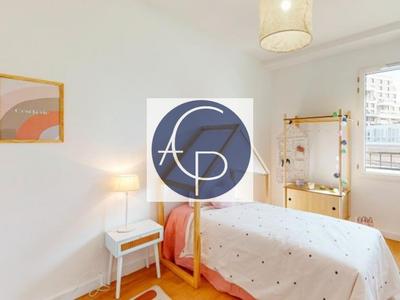 Appartement - 100 m² - 5 pièces