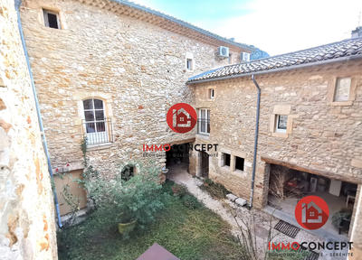 Mas - 270 m² - 7 pièces