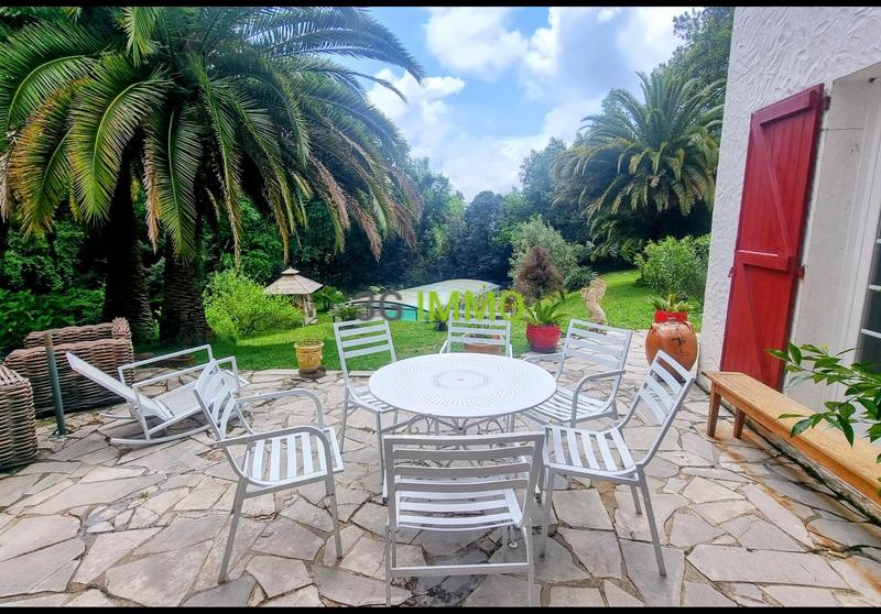 Villa - 263 m² - 7 pièces