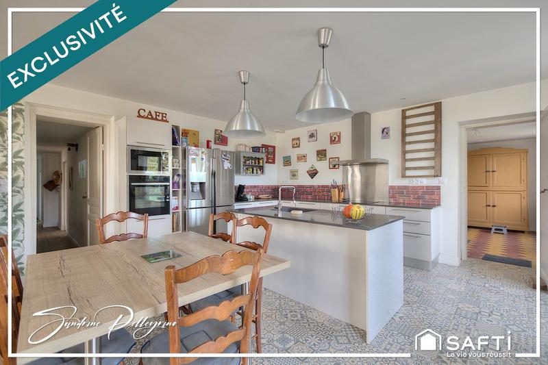 Maison - 270 m² - 9 pièces