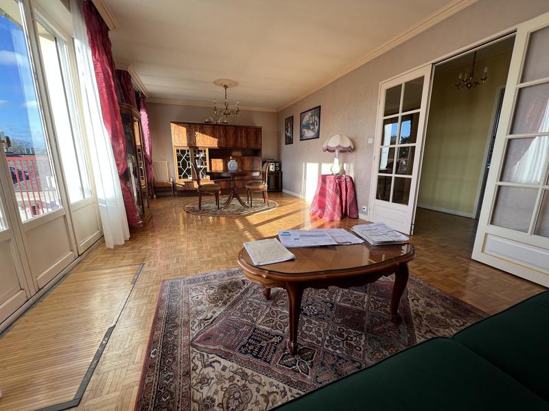 Appartement - 85 m² - 5 pièces