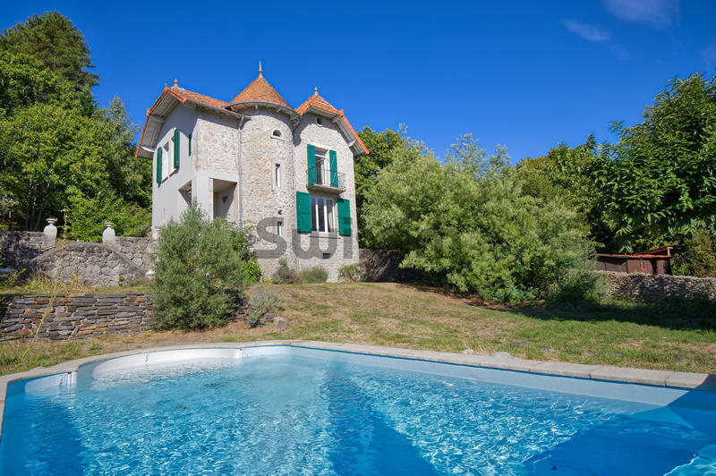 Propriété - 125 m² - 5 pièces