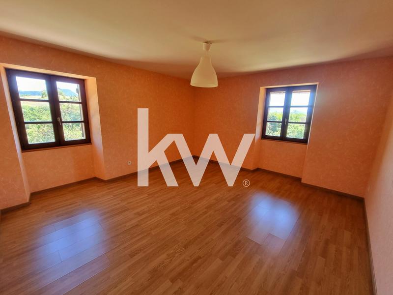 Maison - 236 m² - 7 pièces