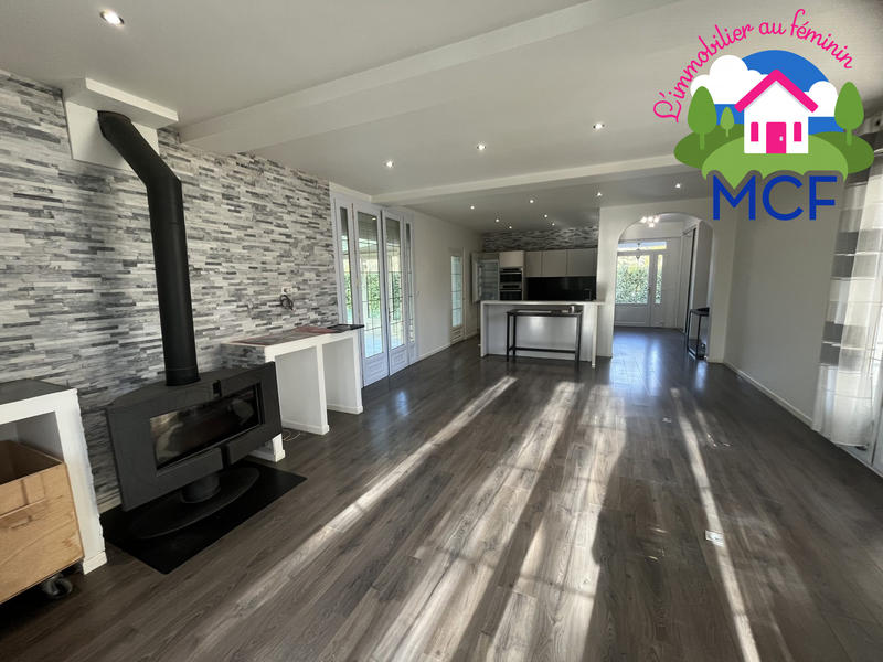 Maison traditionnelle - 223 m² - 7 pièces