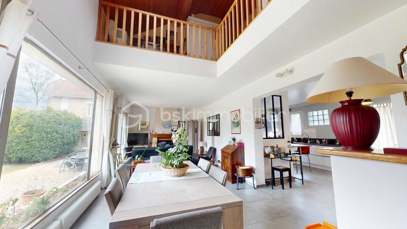 Maison - 204 m² - 7 pièces
