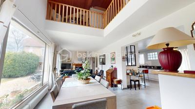 Maison - 204 m² - 7 pièces