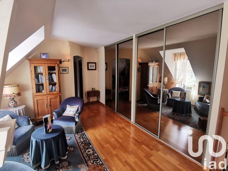 Maison - 242 m² - 8 pièces