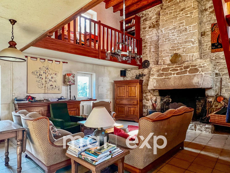 Maison ancienne - 236 m² - 8 pièces