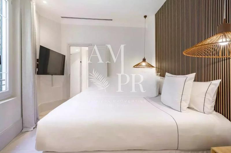 Maison - 300 m² - 8 pièces