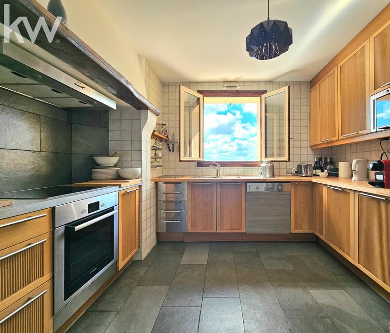 Maison - 172 m² - 8 pièces