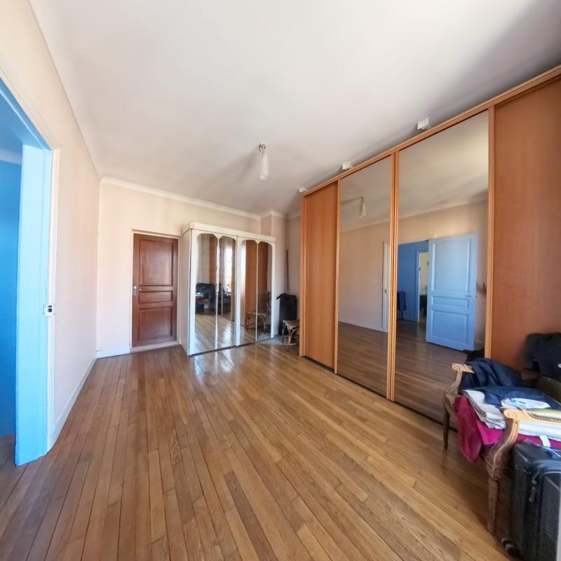 Maison - 127 m² - 8 pièces