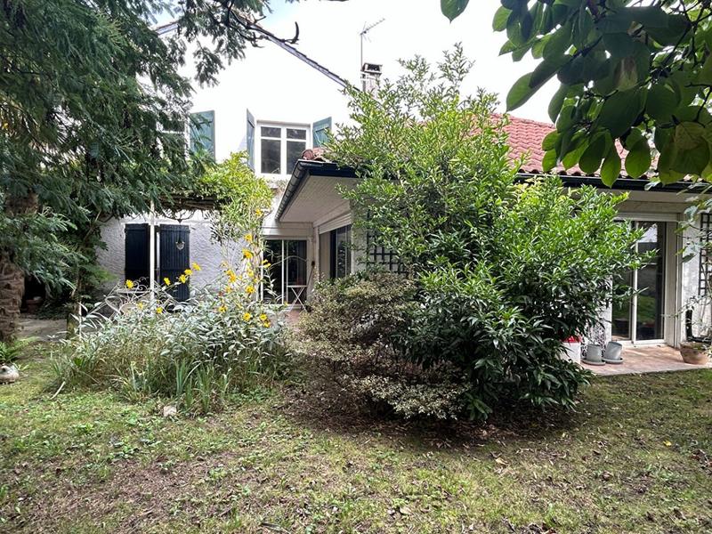 Maison - 200 m² - 8 pièces