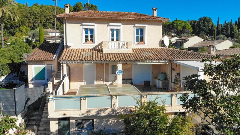 Villa - 200 m² - 8 pièces