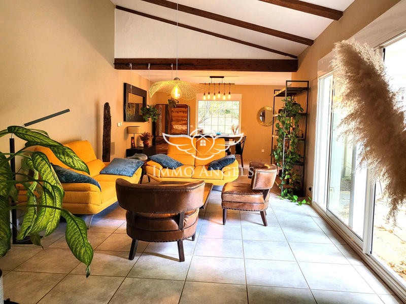 Maison traditionnelle - 275 m² - 8 pièces