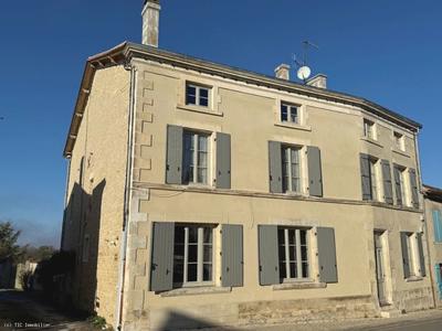 Maison de village - 495 m² - 10 pièces