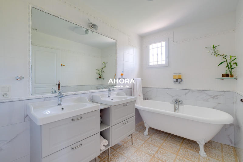 Villa - 167 m² - 7 pièces