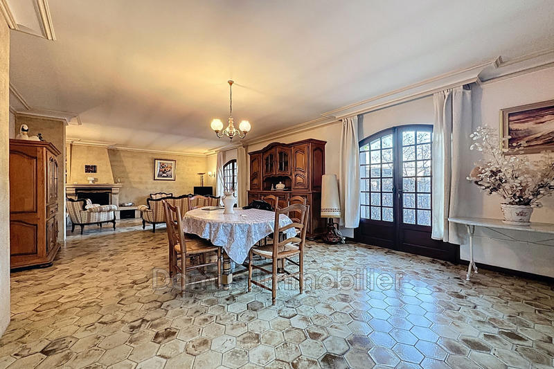 Maison - 210 m² - 8 pièces