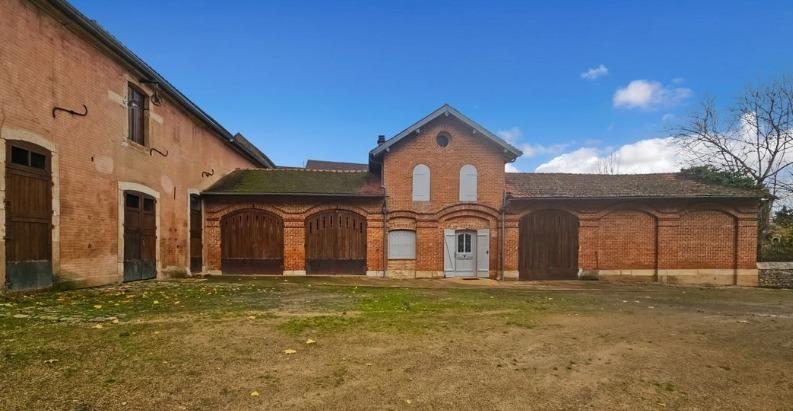 Manoir - 1 700 m² - 35 pièces