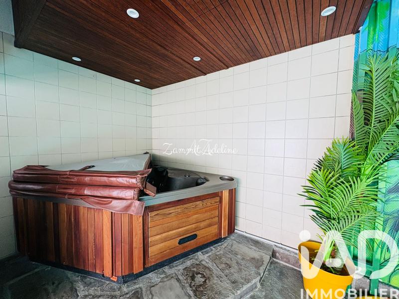 Maison - 227 m² - 8 pièces