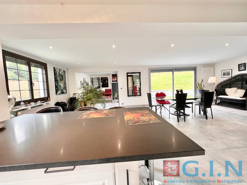 Propriété - 215 m² - 8 pièces