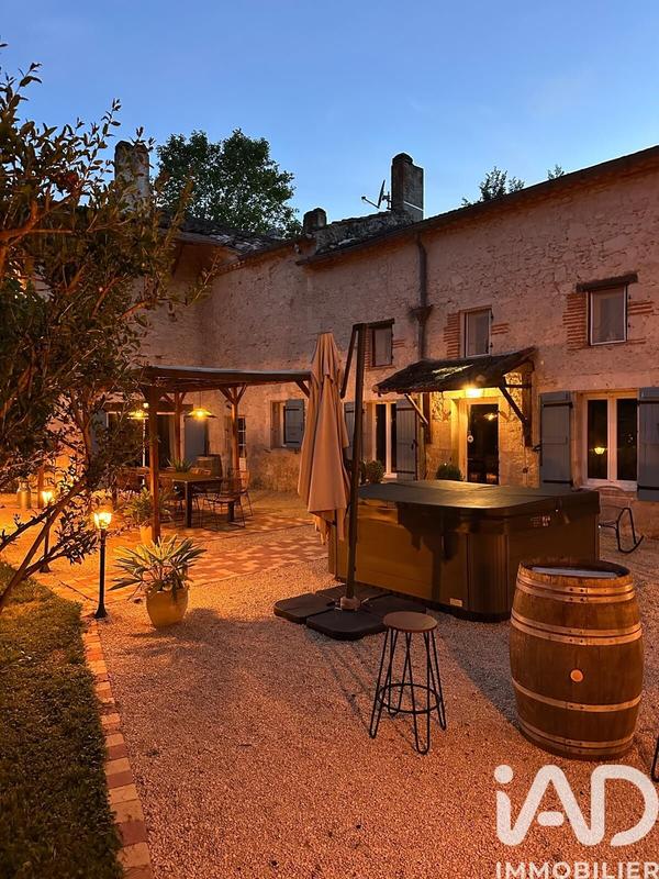 Maison - 465 m² - 15 pièces