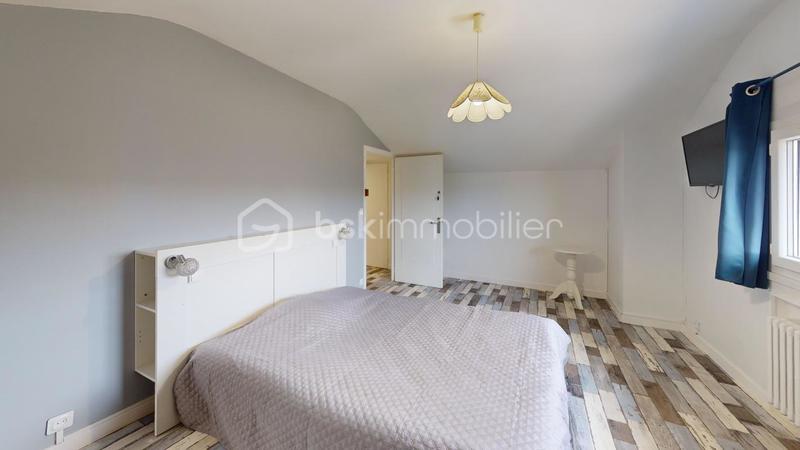 Maison - 196 m² - 9 pièces