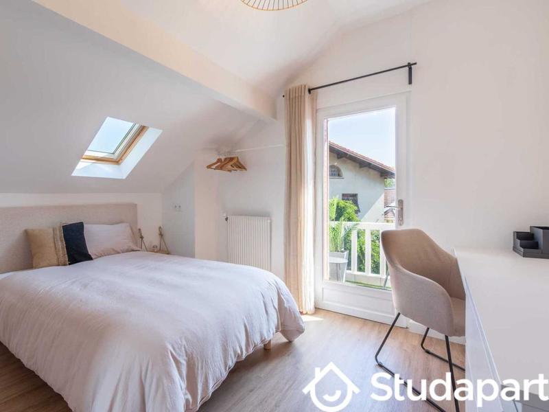 Appartement - 240 m² - 1 pièce