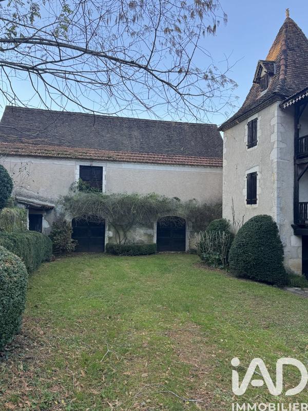 Maison - 210 m² - 10 pièces