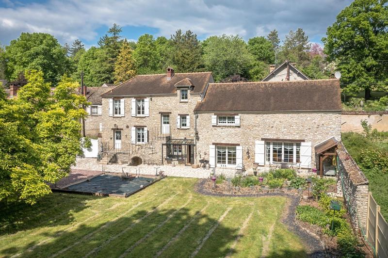 Maison - 180 m² - 8 pièces