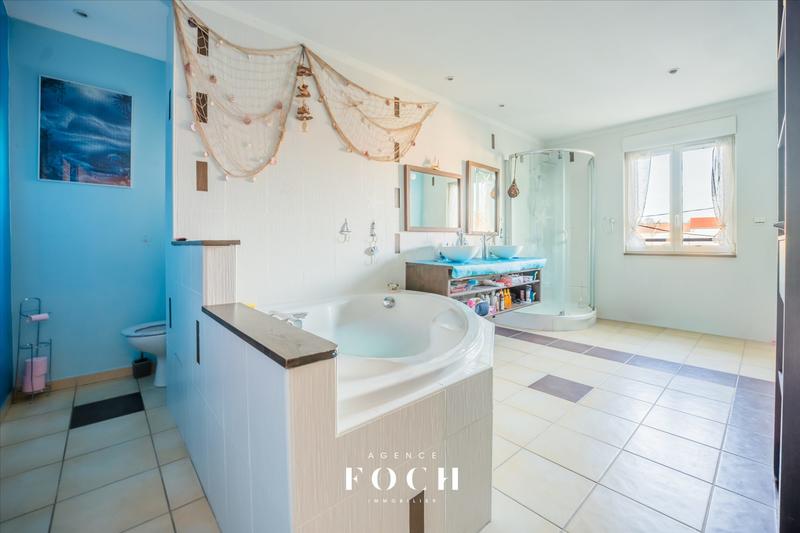 Maison - 290 m² - 8 pièces