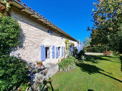 Maison - 180 m² - 5 pièces