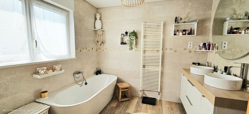 Maison - 211 m² - 8 pièces